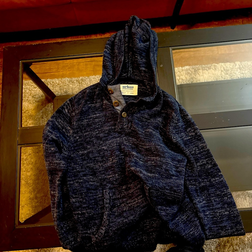 Urban Pipeline large blue hoodie with 1/4 button up.
Super Cozy
Like New